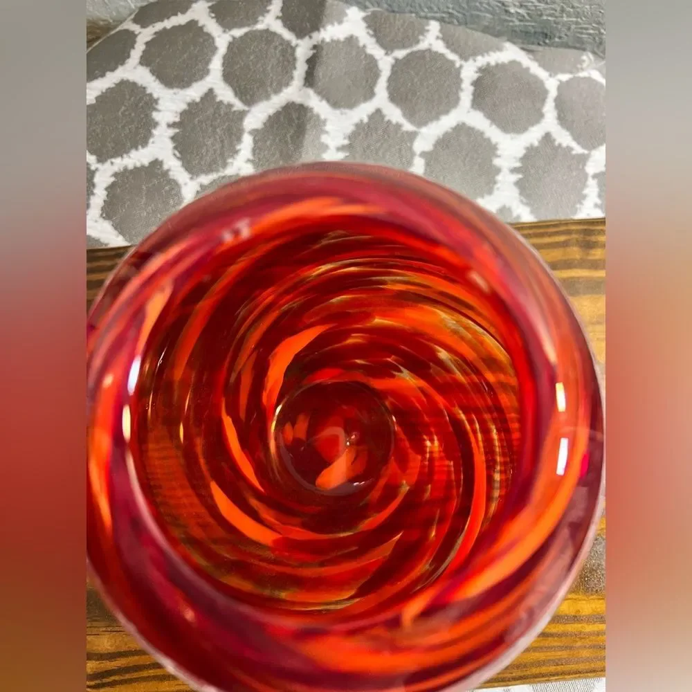 Elegant Red Swirled Blown Glass Vase red orange Gorgeous design piece for home